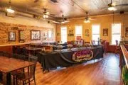 Henry's Louisiana Grill logo