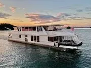 Lake Lanier Luxury Houseboat And Yacht Rentals image 2