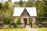 Chapel Hill Carriage House image 3