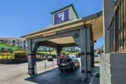 Knights Inn Antioch image 3