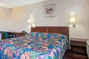 Knights Inn South Hackensack image 4