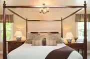 1795 Acorn Inn Bed and Breakfast image 2