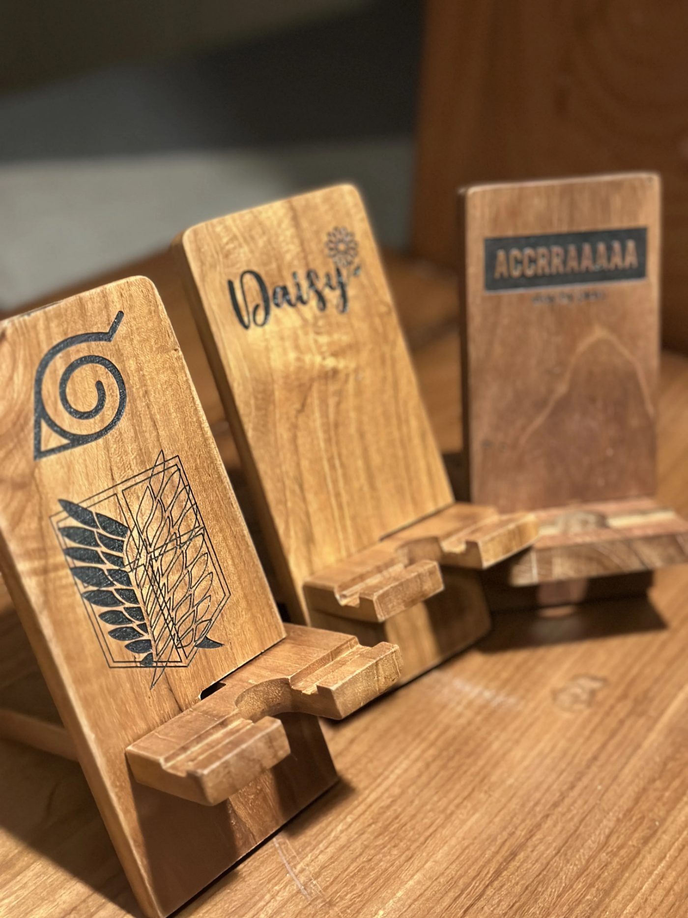 Wooden Phone Stnads Naruto