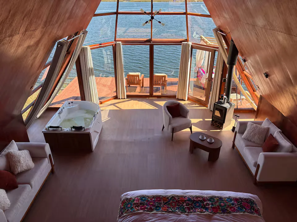 Deluxe Suite with hot tub