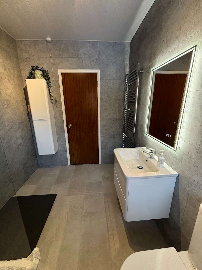 T&G Plastics/Bathroom solutions
