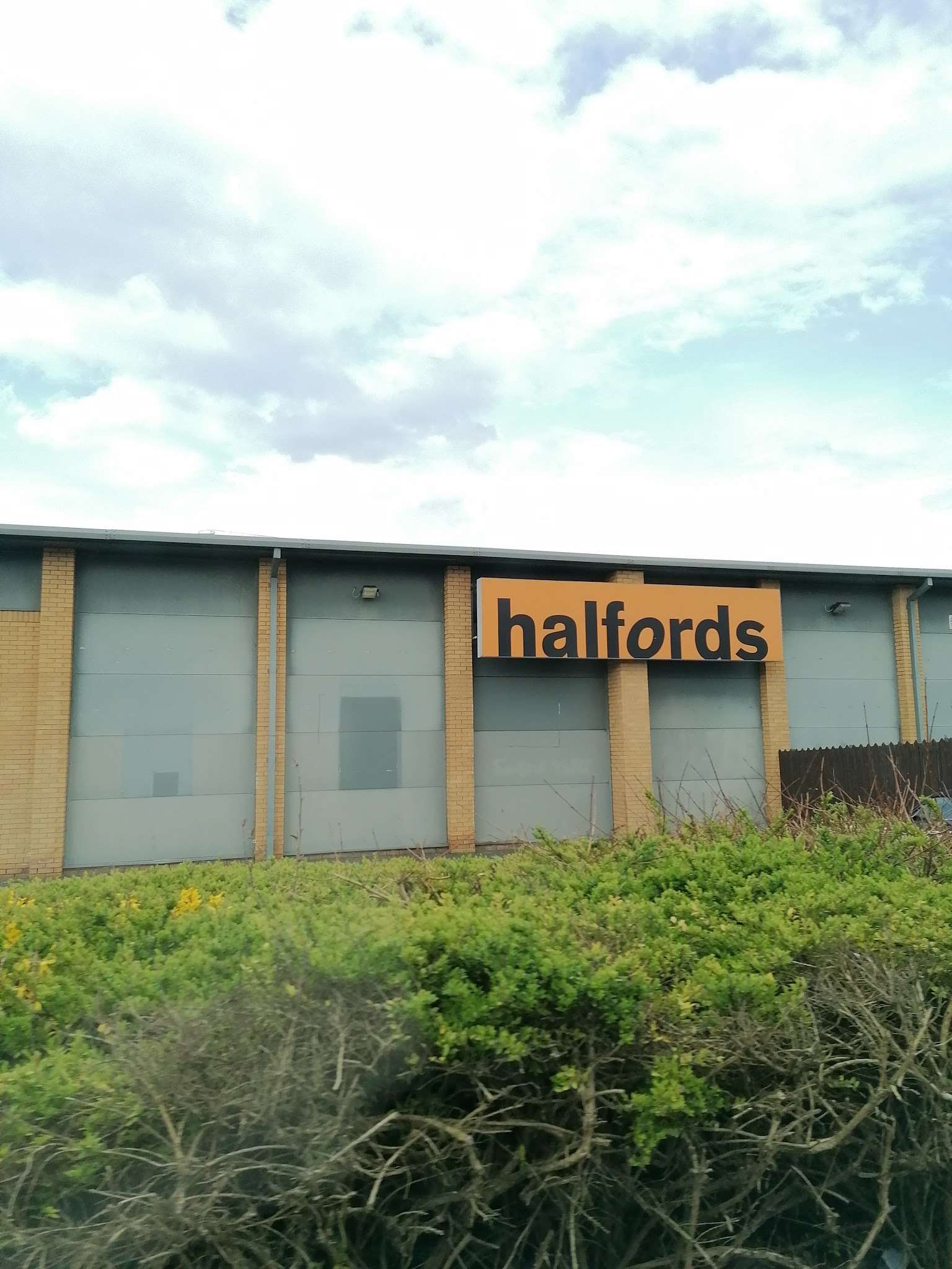 Halfords - Bangor