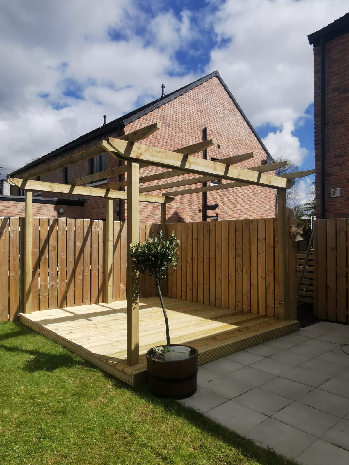 AK Decking and Fencing