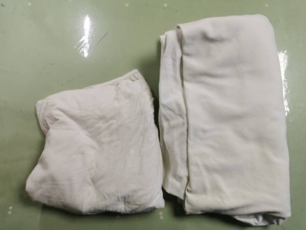 2 alèzes 140cm, 1 fine en jersey, 1 en molleton épais, très bon état – Chez bibi · Lugos