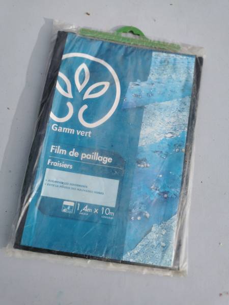 Film de paillage fraisier – Chez bibi · Lugos