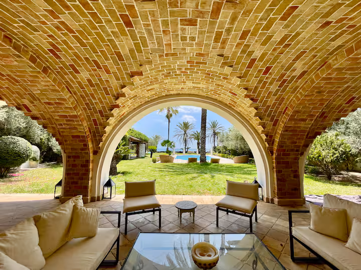La Riviera Prestige Beachfront Escape/Pool & Beach - photos - Galerie 4