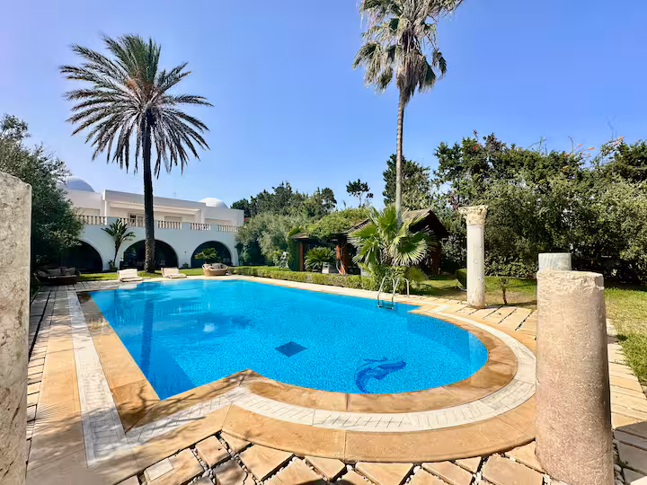 La Riviera Prestige Beachfront Escape/Pool & Beach - photos - Principal