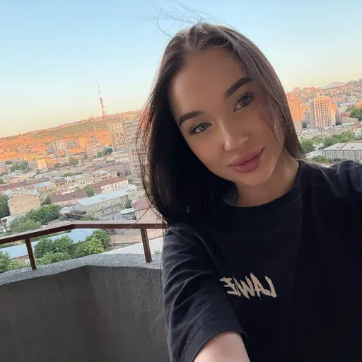 User Арина   avatar