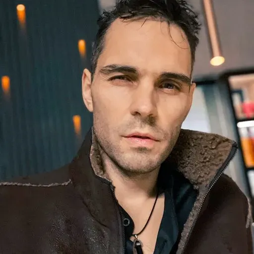 User DeNis  avatar