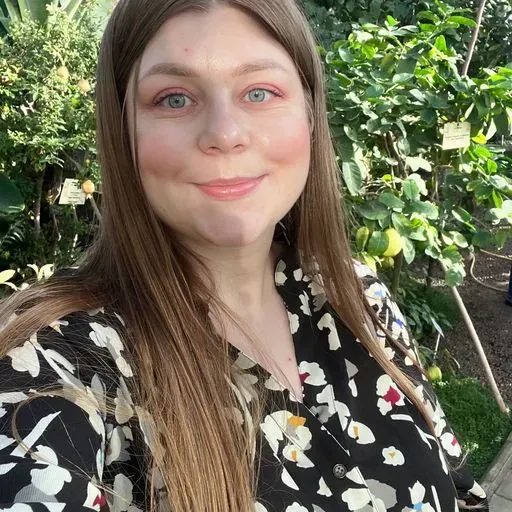 User Юлия avatar