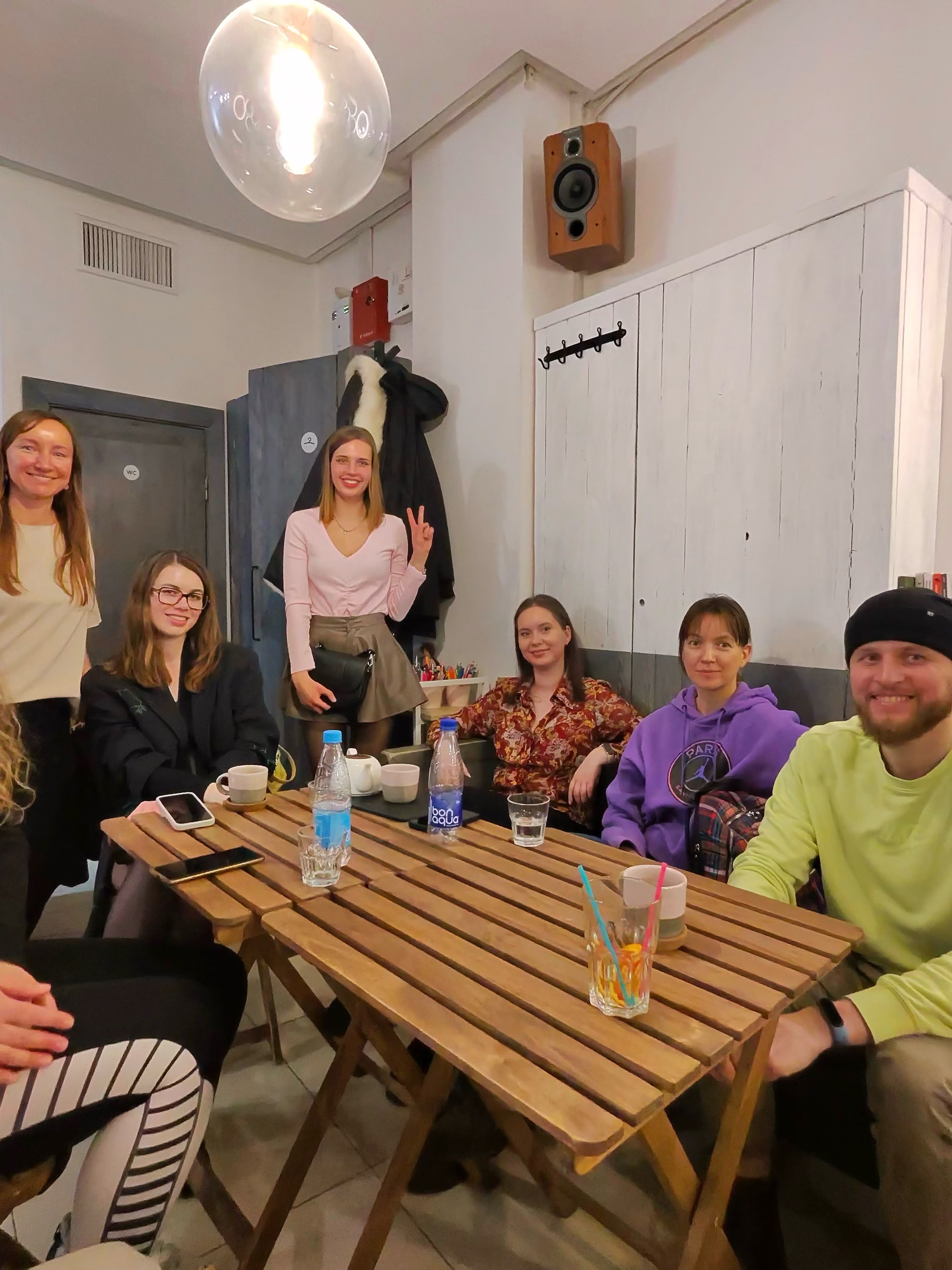 English Sunday 🆓 Cafe Hangout meeting main image