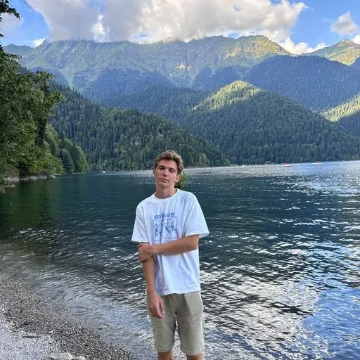 User Миша  avatar