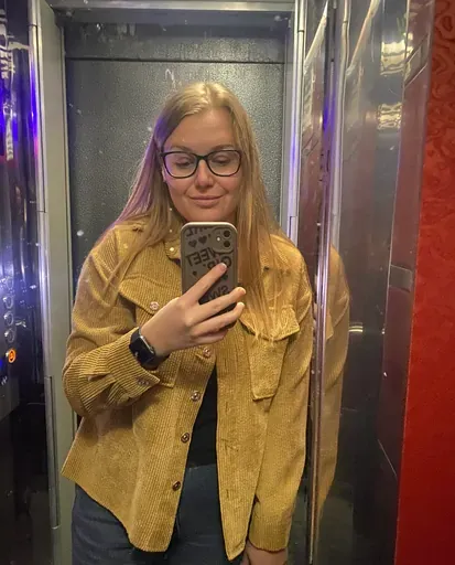 User Елена  avatar