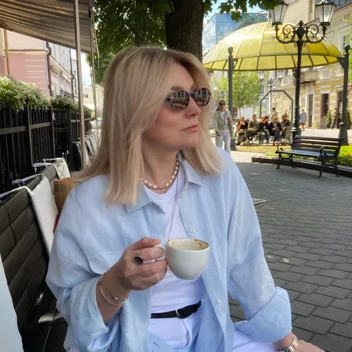 User Юлия   avatar