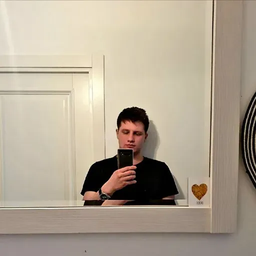 User Максим Руголь avatar