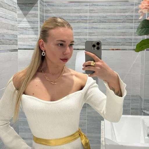 User Юлия  avatar