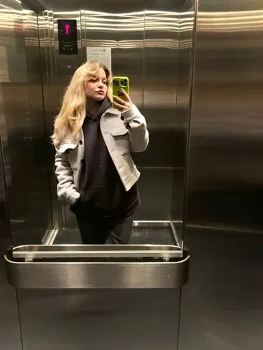 User Алина  Овчаренко avatar