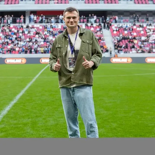 User Максим Мелешко avatar