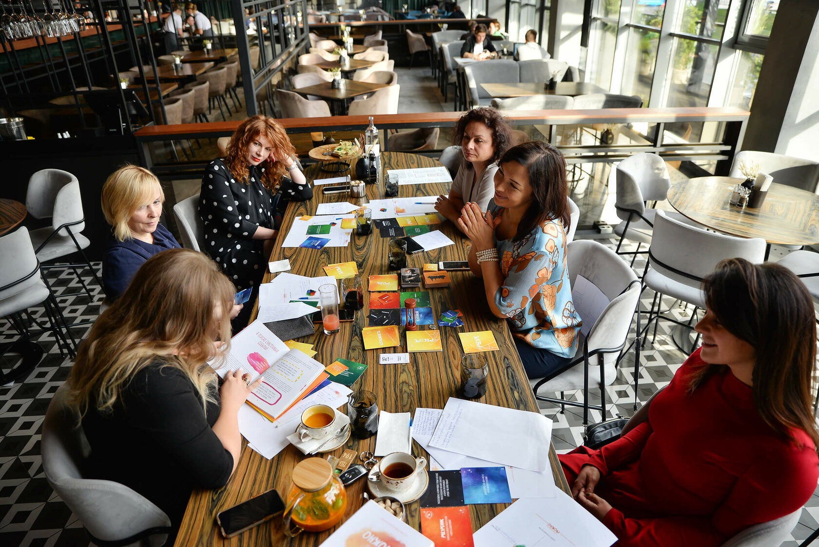 Новая игра-зеркало "Диалог с собой: как вы создаёте свои отношения?" meeting main image