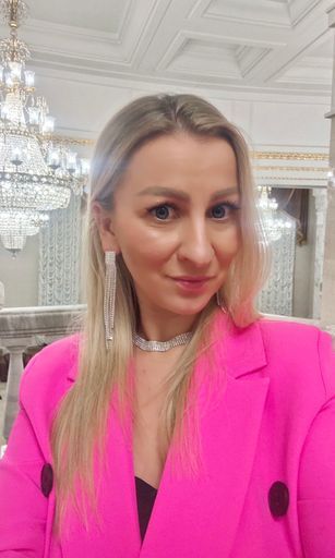 User Людмила  avatar
