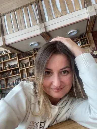 User Елена Николаенко avatar