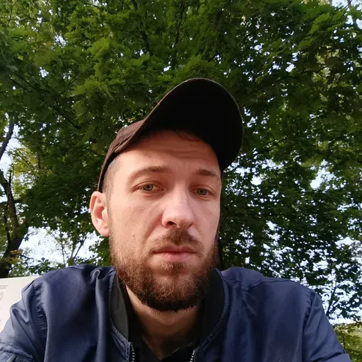 User Илья  avatar