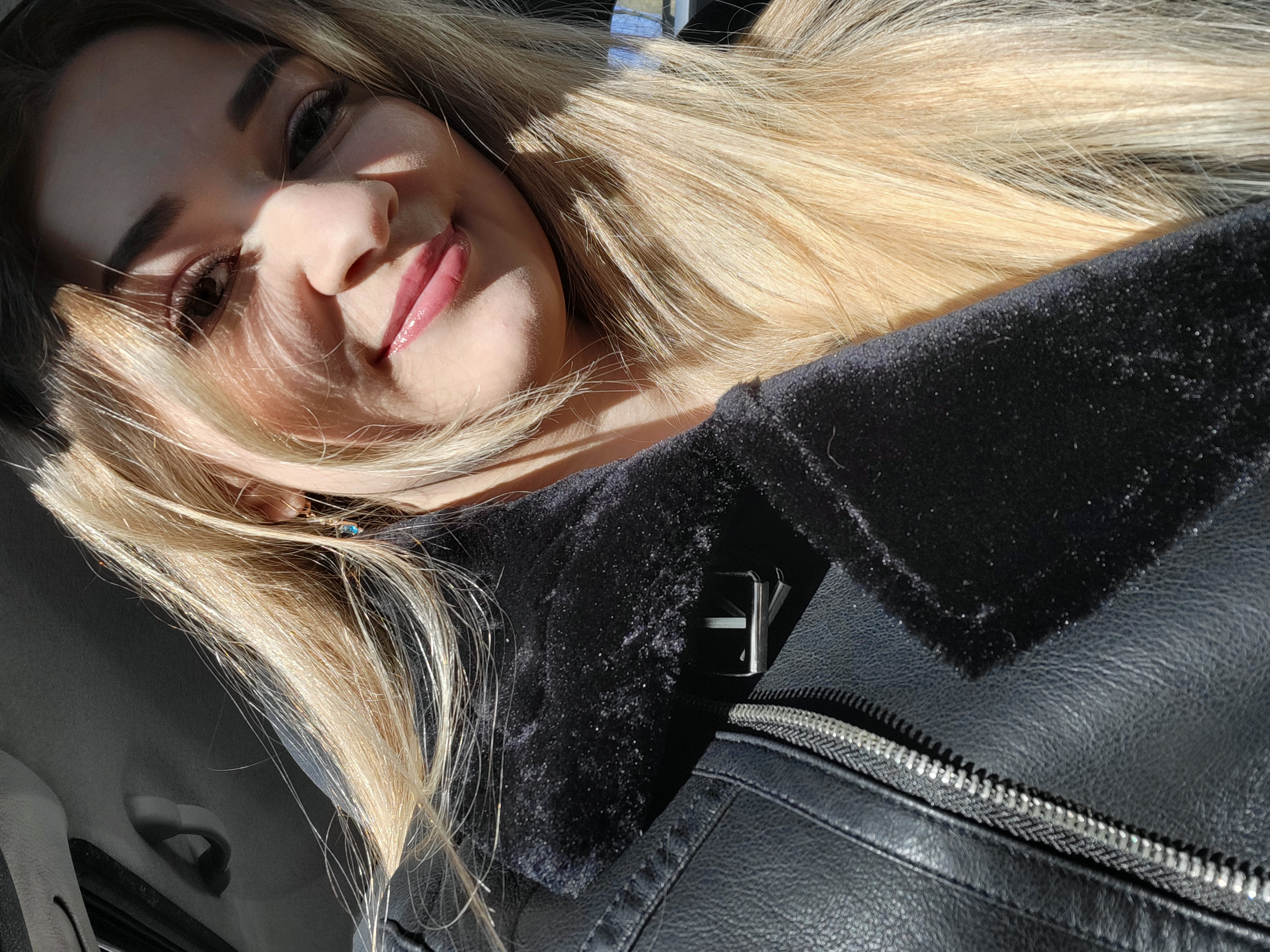 User Карина Кондратьева  avatar