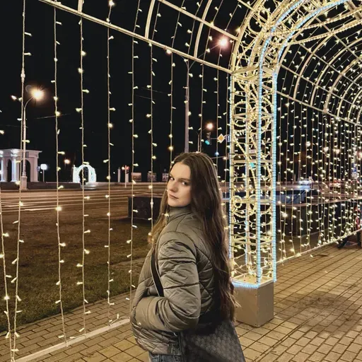 User Даша  avatar