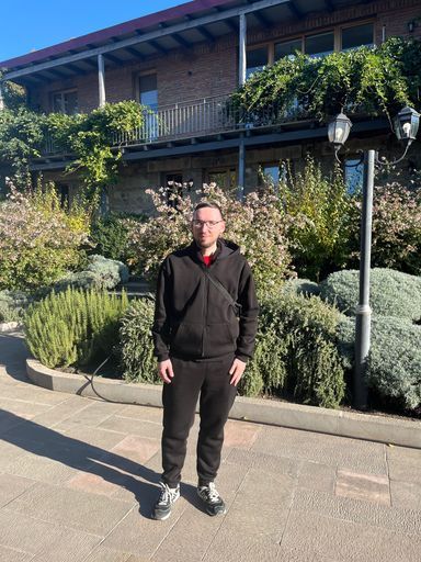 User Артём Алексеёнок avatar