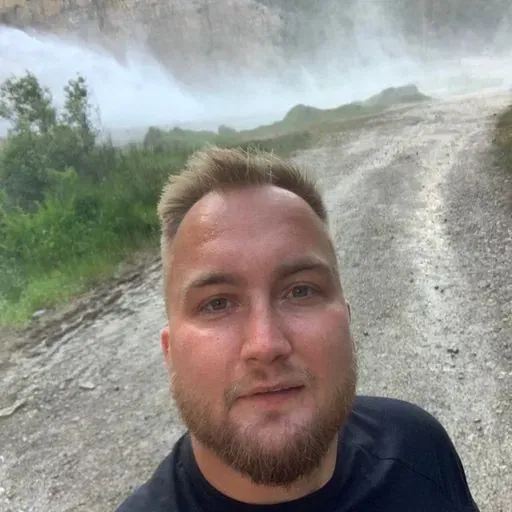 User Vlad R avatar