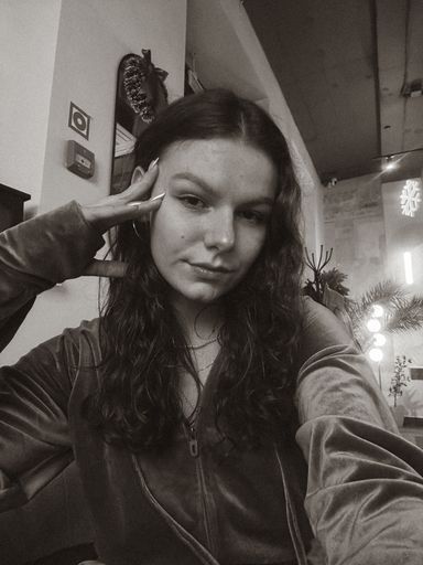 User Даша  avatar