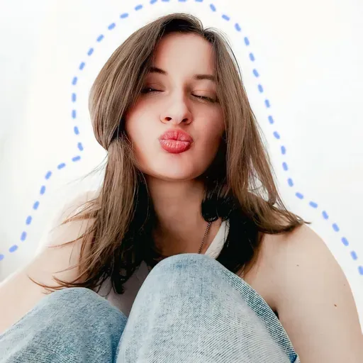User Юлия  avatar