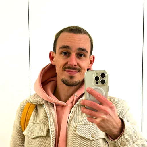 User Женя  avatar