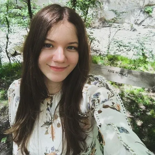 User Анна  avatar