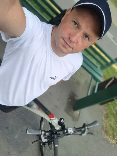 User Денис  avatar
