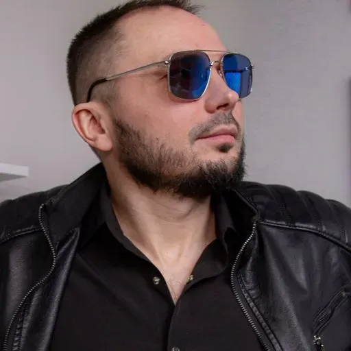 User Vиктор  avatar