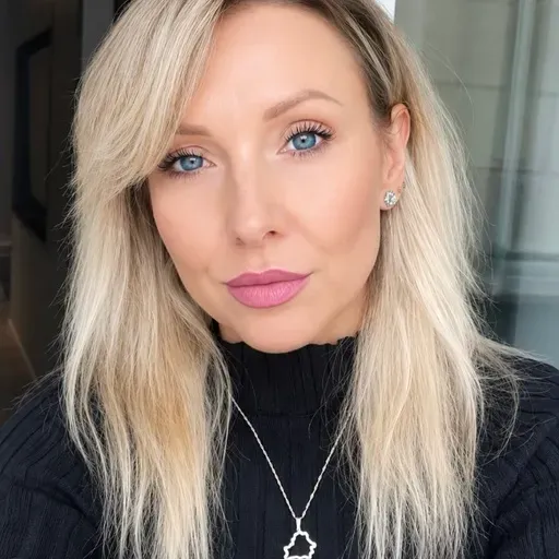 User Женя  Никишина avatar