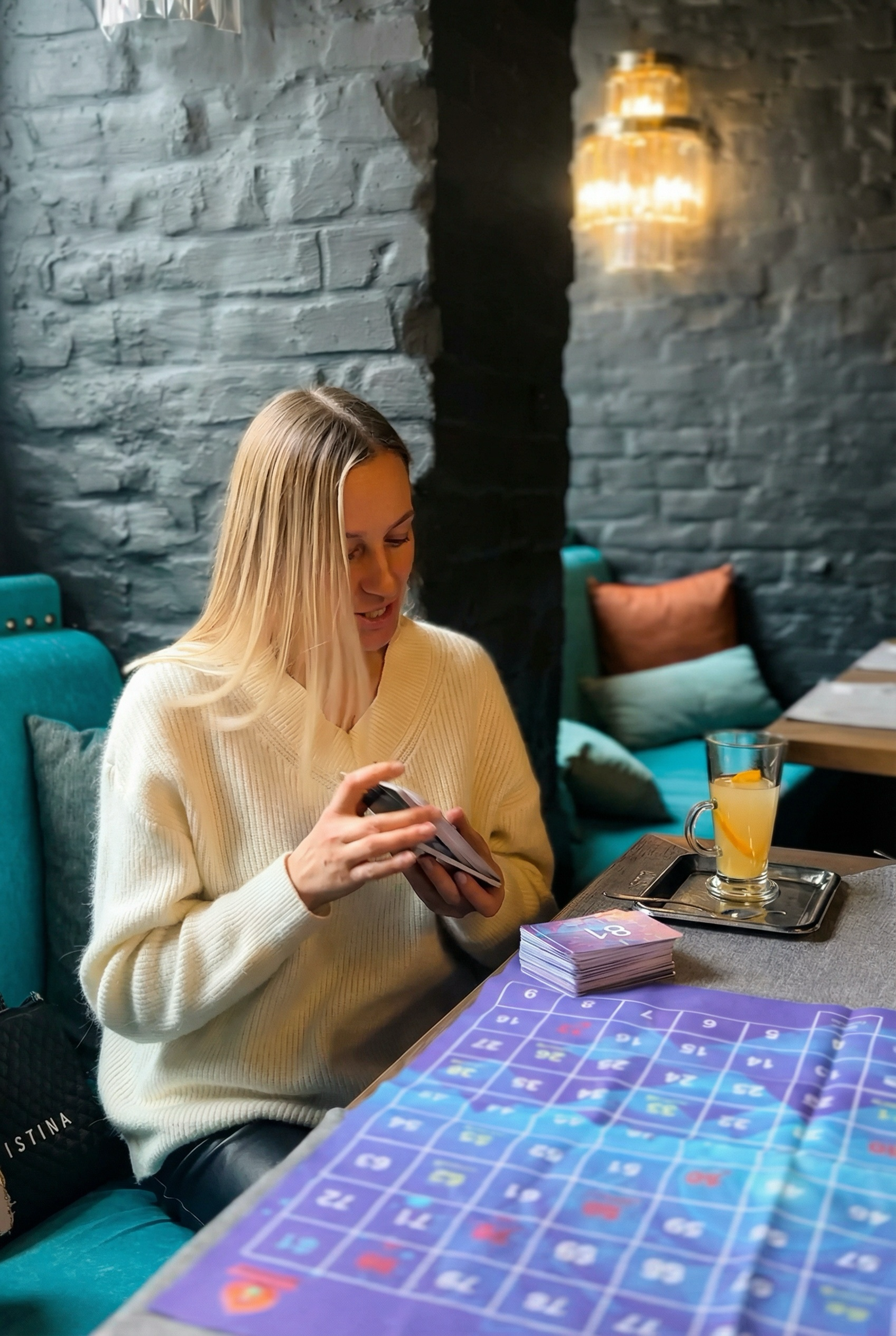 Кто я на самом деле ?  Трансформационная игра «Истина» meeting main image