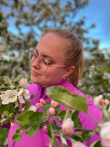 User Анна  avatar