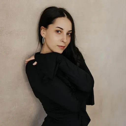 User Полина  avatar