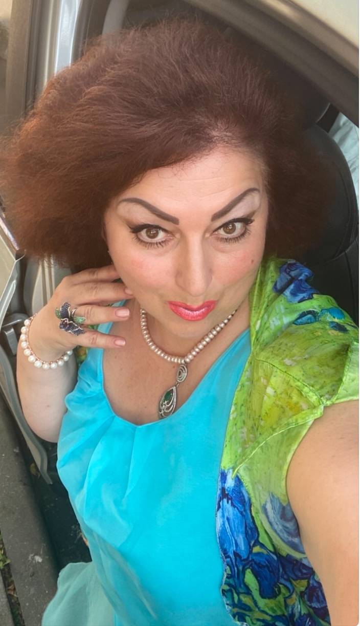 User Елена Чарей avatar