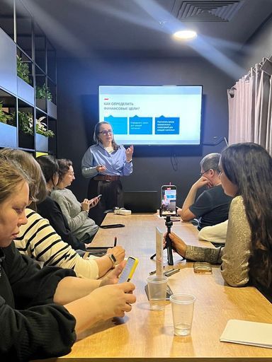 Раздаю подарки к 8 марта meeting main image