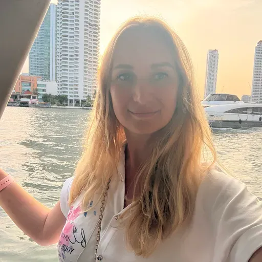 User Елена  avatar