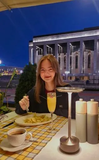 User Юлия  avatar