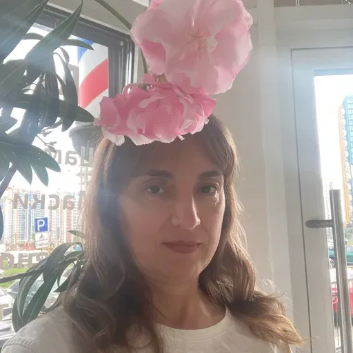 User Алена  avatar