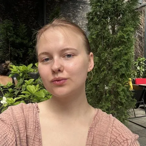 User Евгения  avatar